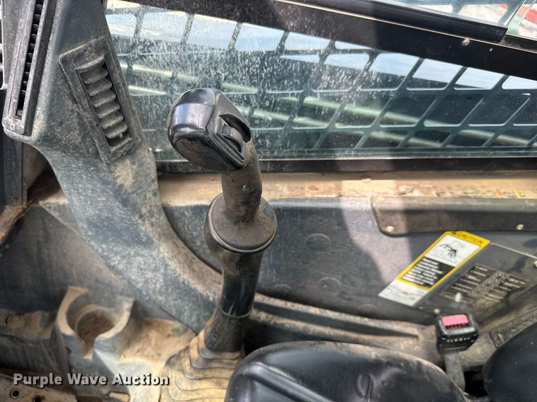 image for item DY0332 2010 John Deere 320D skid steer loader