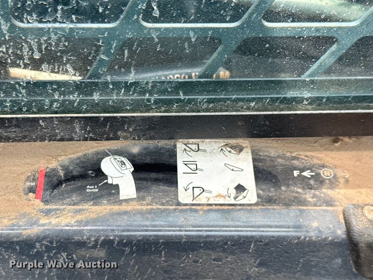 image for item DY0332 2010 John Deere 320D skid steer loader