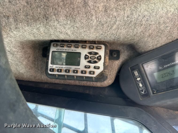 image for item DY0332 2010 John Deere 320D skid steer loader