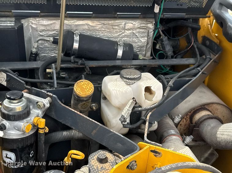 image for item DY0332 2010 John Deere 320D skid steer loader