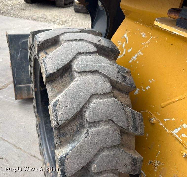 image for item DY0332 2010 John Deere 320D skid steer loader