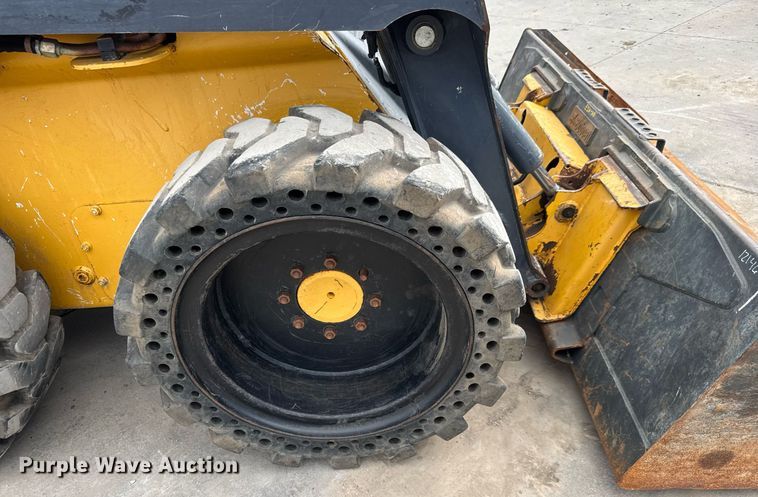 image for item DY0332 2010 John Deere 320D skid steer loader