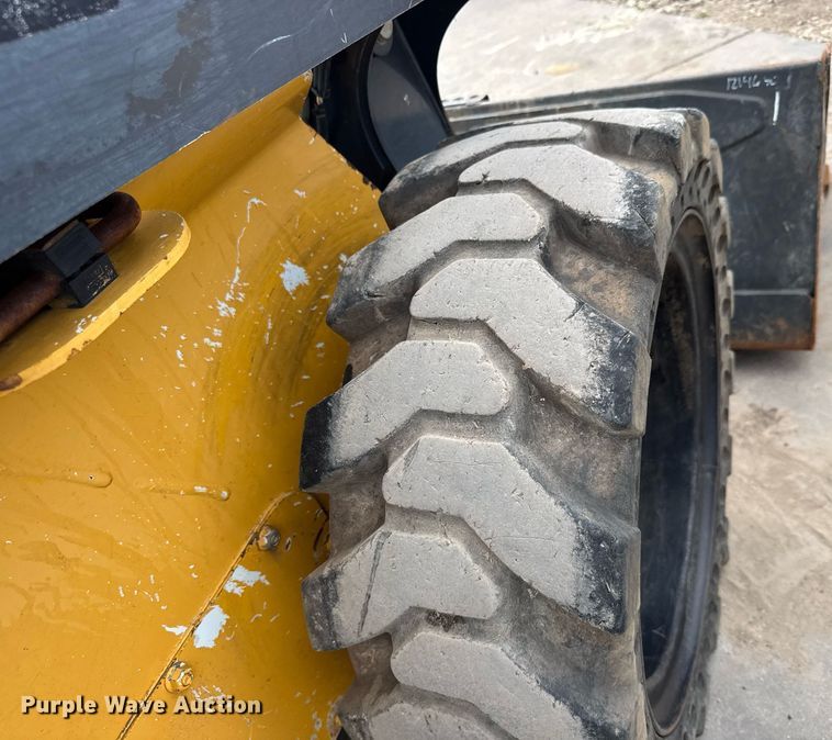 image for item DY0332 2010 John Deere 320D skid steer loader