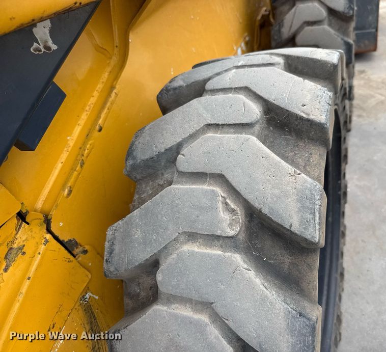 image for item DY0332 2010 John Deere 320D skid steer loader