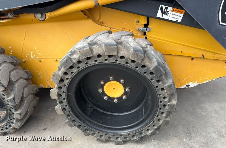 image for item DY0332 2010 John Deere 320D skid steer loader