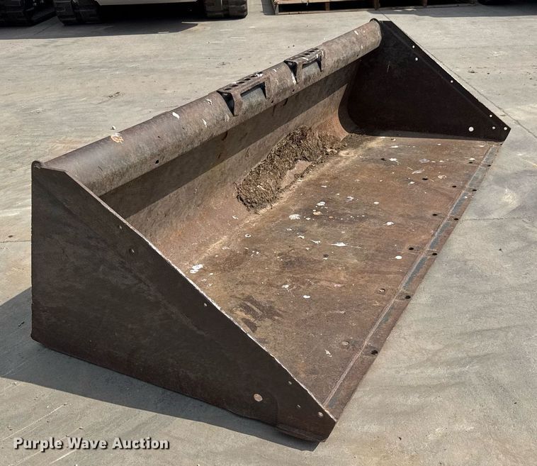 image for item DY0333 Bobcat skid steer bucket