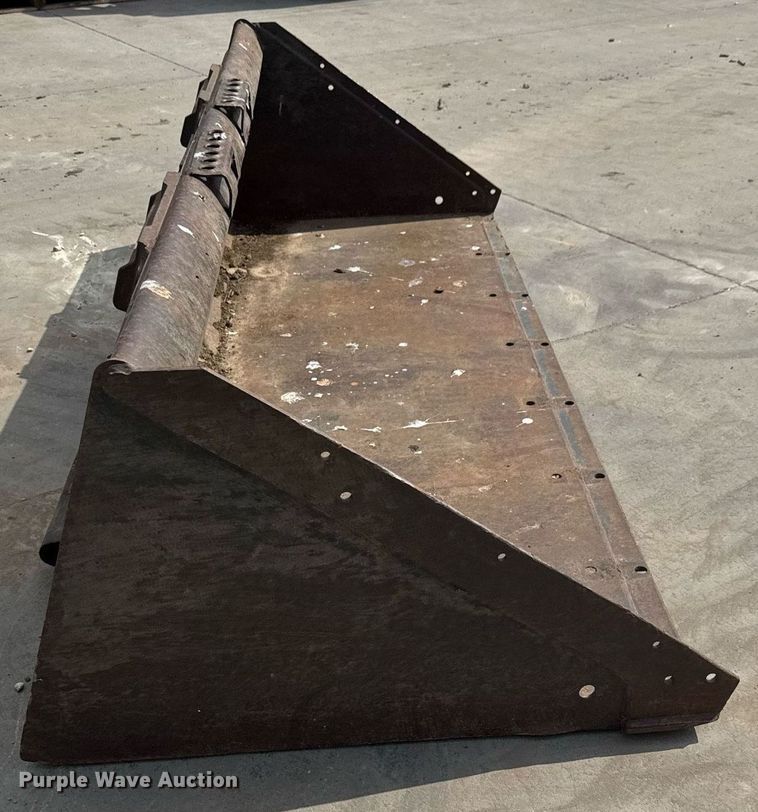 image for item DY0333 Bobcat skid steer bucket