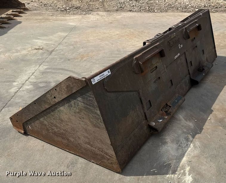 image for item DY0333 Bobcat skid steer bucket