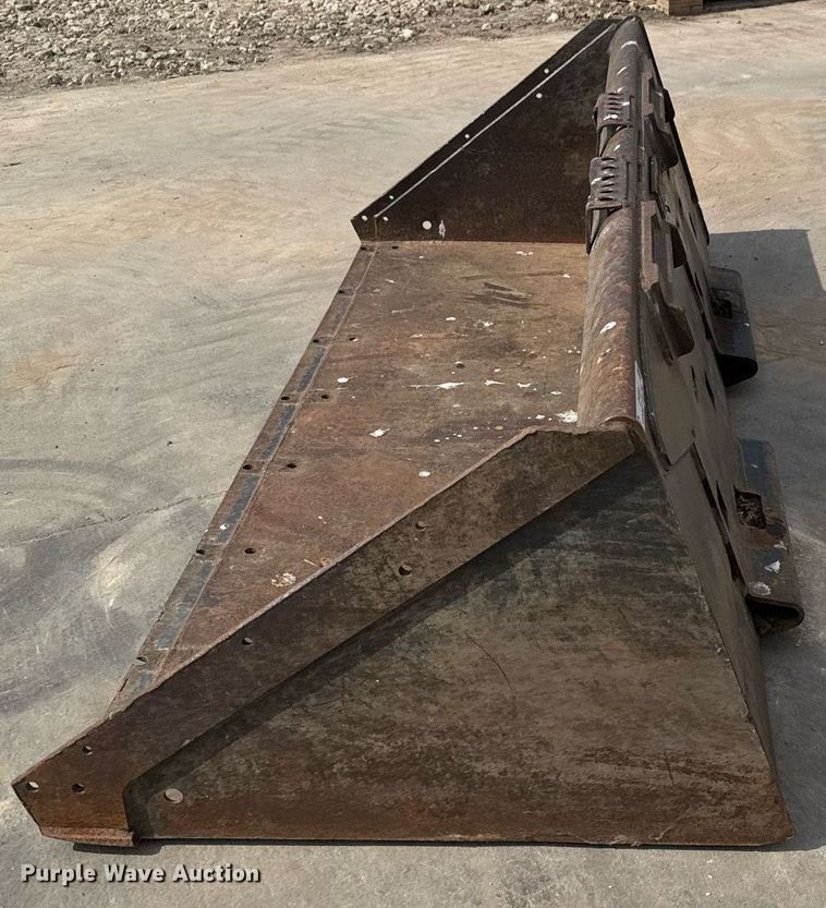 image for item DY0333 Bobcat skid steer bucket