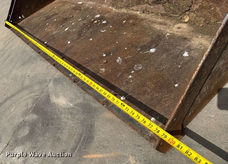 image for item DY0333 Bobcat skid steer bucket