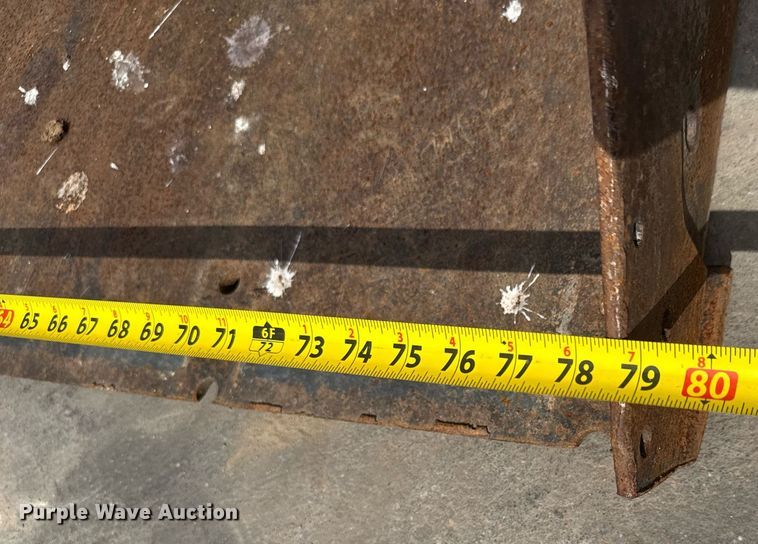 image for item DY0333 Bobcat skid steer bucket