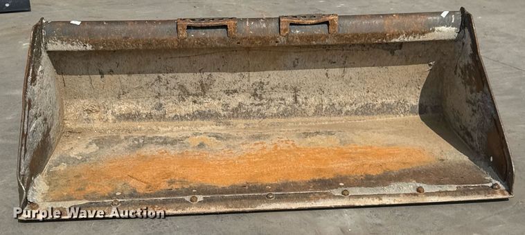 image for item DY0334 Bobcat skid steer bucket