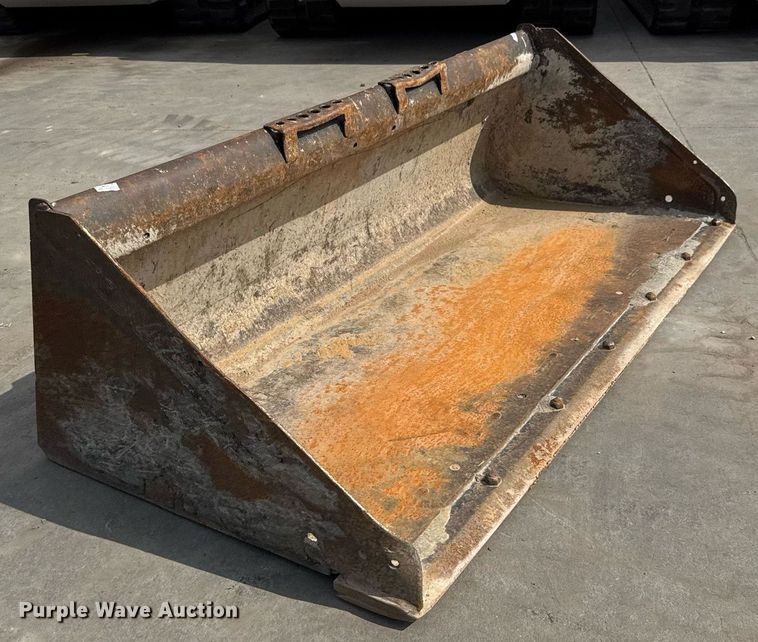 image for item DY0334 Bobcat skid steer bucket