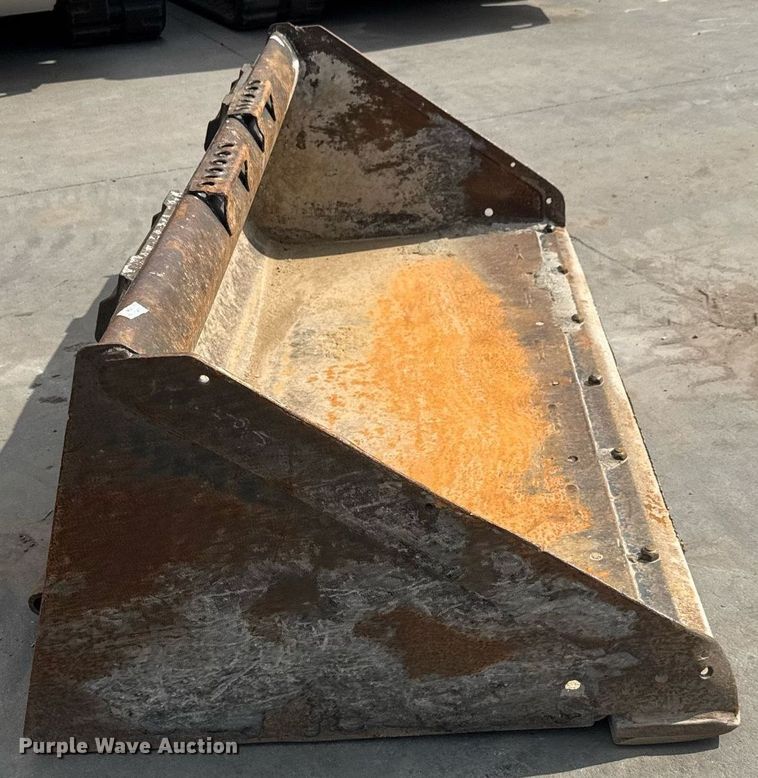 image for item DY0334 Bobcat skid steer bucket