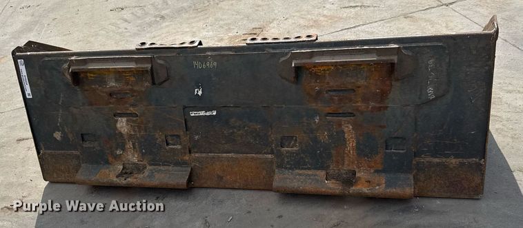 image for item DY0334 Bobcat skid steer bucket