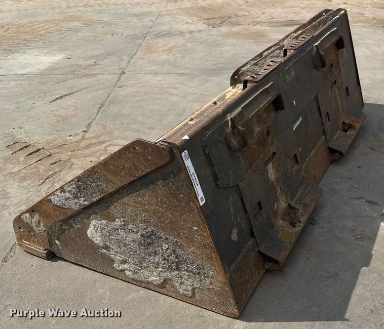 image for item DY0334 Bobcat skid steer bucket