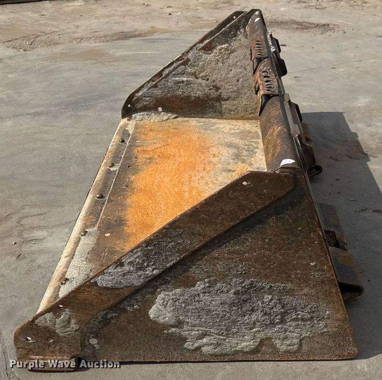 image for item DY0334 Bobcat skid steer bucket