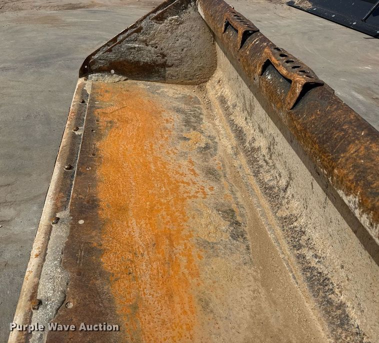 image for item DY0334 Bobcat skid steer bucket