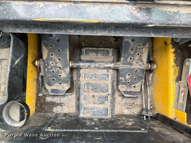 image for item DY0335 2016 New Holland C238 tracked skid steer loader