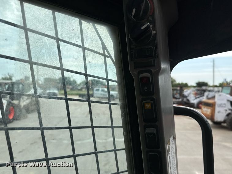 image for item DY0335 2016 New Holland C238 tracked skid steer loader