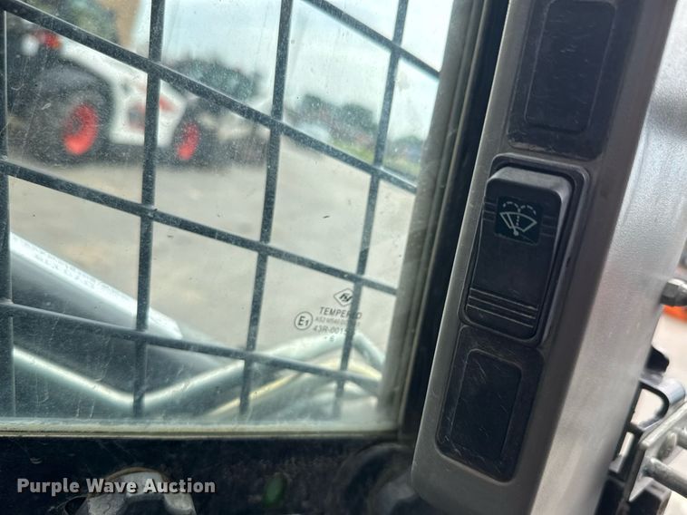 image for item DY0335 2016 New Holland C238 tracked skid steer loader