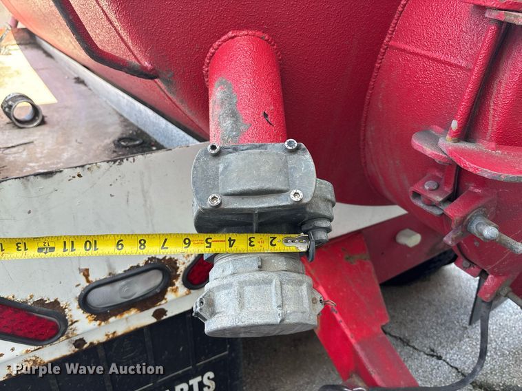 image for item DY0359 2004 Mack CX613 vacuum truck