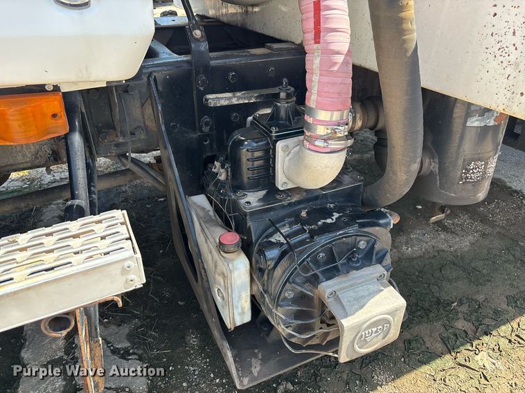 image for item DY0359 2004 Mack CX613 vacuum truck