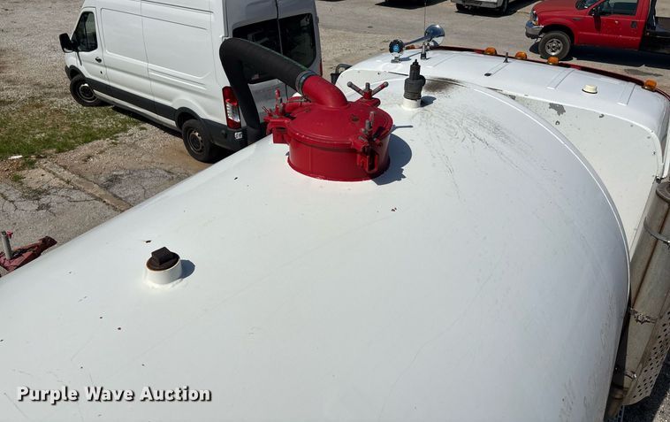 image for item DY0359 2004 Mack CX613 vacuum truck