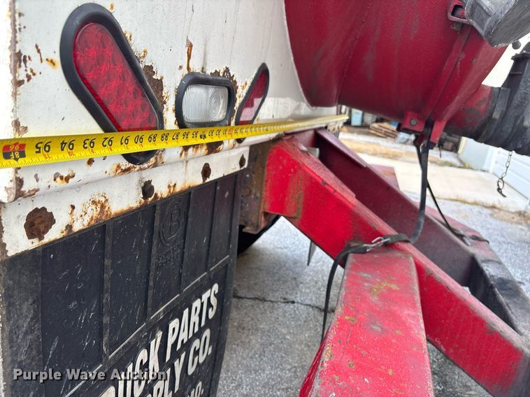 image for item DY0359 2004 Mack CX613 vacuum truck