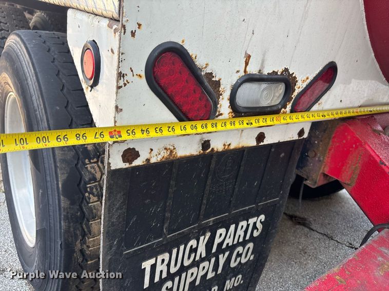 image for item DY0359 2004 Mack CX613 vacuum truck