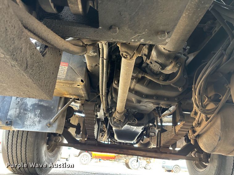 image for item DY0359 2004 Mack CX613 vacuum truck