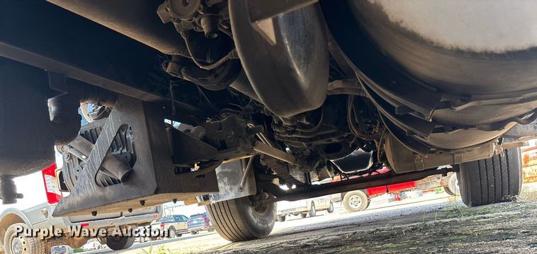 image for item DY0359 2004 Mack CX613 vacuum truck