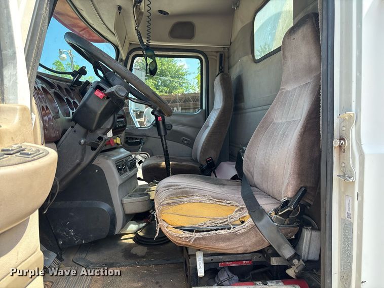 image for item DY0359 2004 Mack CX613 vacuum truck