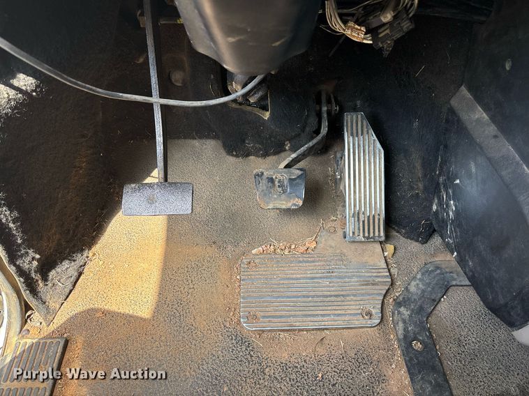 image for item DY0359 2004 Mack CX613 vacuum truck