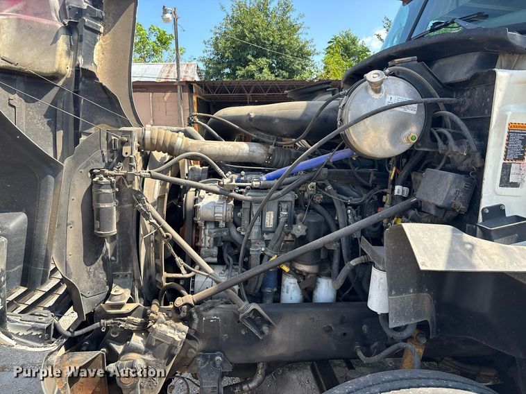 image for item DY0359 2004 Mack CX613 vacuum truck