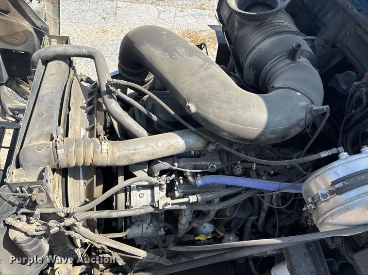 image for item DY0359 2004 Mack CX613 vacuum truck