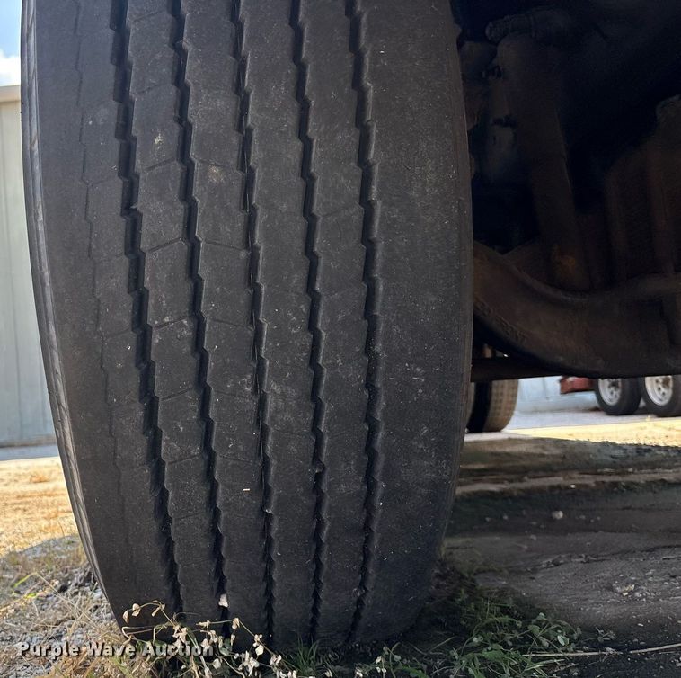 image for item DY0359 2004 Mack CX613 vacuum truck