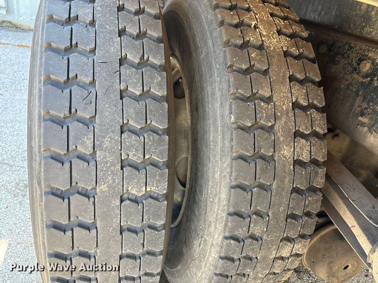 image for item DY0359 2004 Mack CX613 vacuum truck