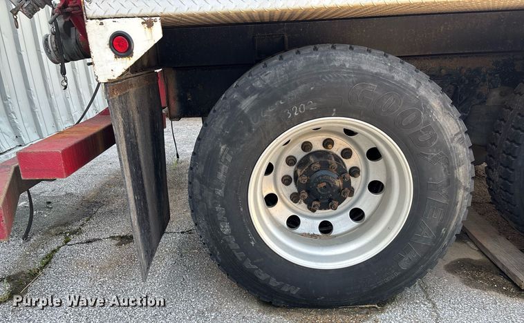 image for item DY0359 2004 Mack CX613 vacuum truck