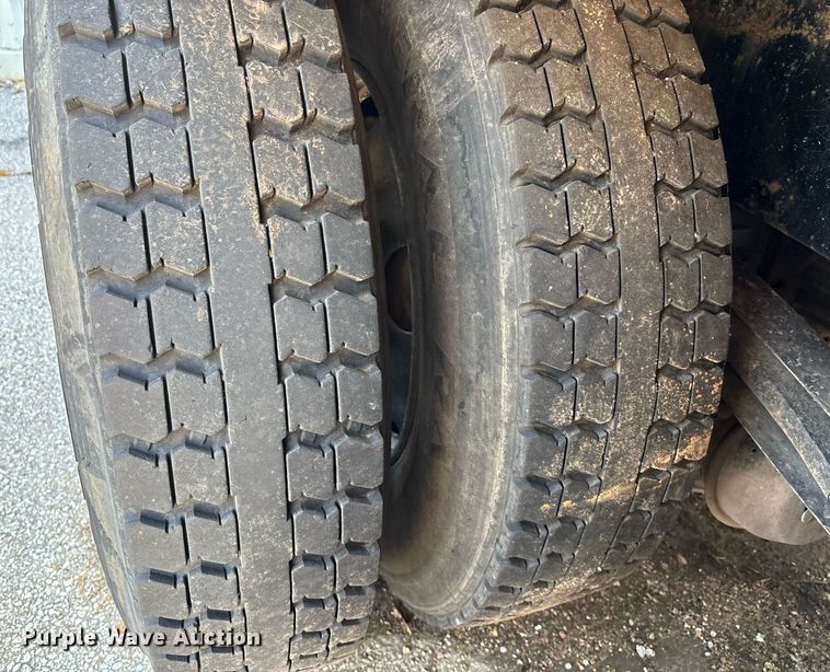 image for item DY0359 2004 Mack CX613 vacuum truck