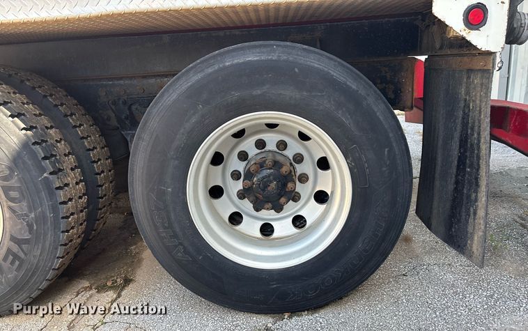 image for item DY0359 2004 Mack CX613 vacuum truck