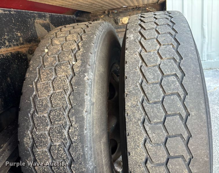 image for item DY0359 2004 Mack CX613 vacuum truck