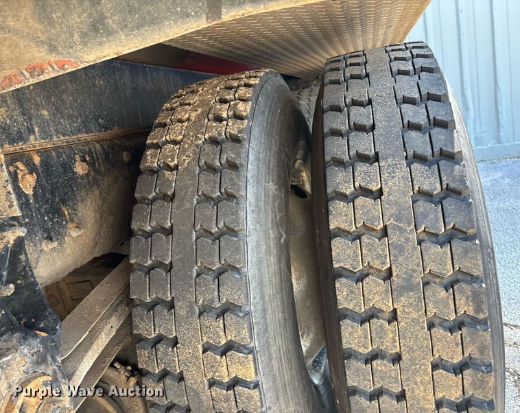 image for item DY0359 2004 Mack CX613 vacuum truck