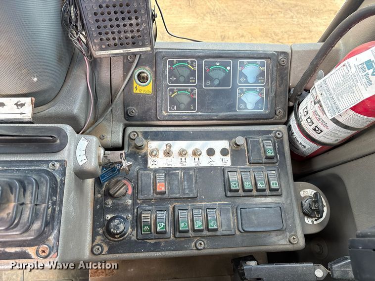 image for item DY0729 2004 Case 865 motor grader