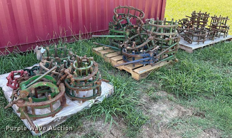 image for item DY0736 Approximately 34 pipe welding clamps