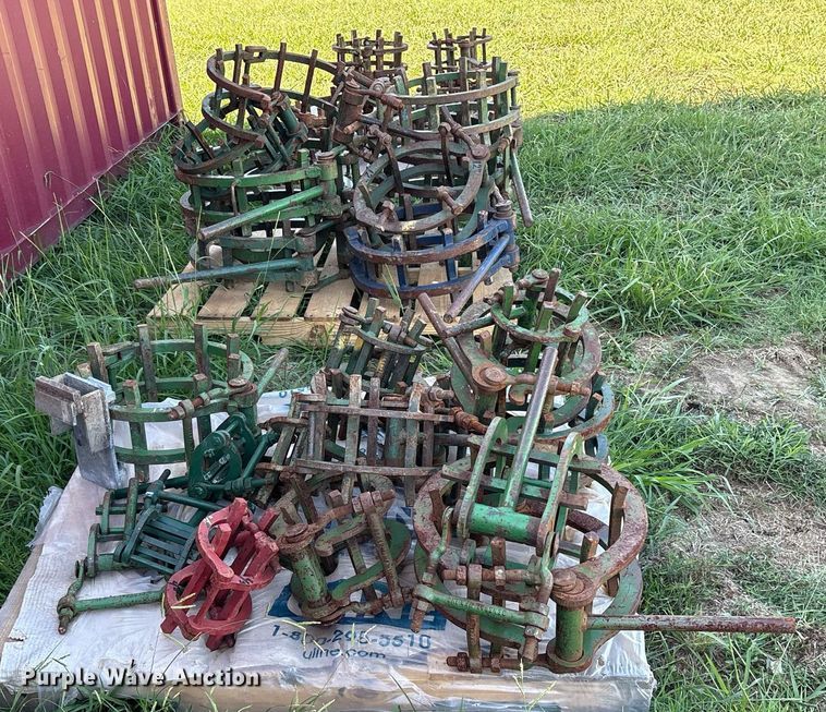 image for item DY0736 Approximately 34 pipe welding clamps