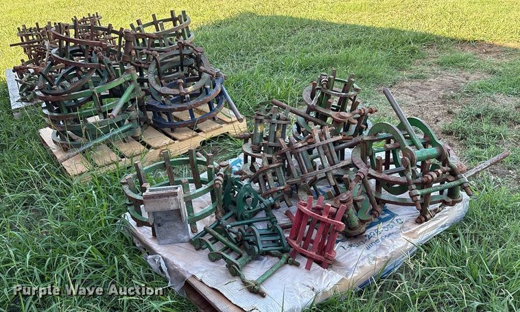 image for item DY0736 Approximately 34 pipe welding clamps