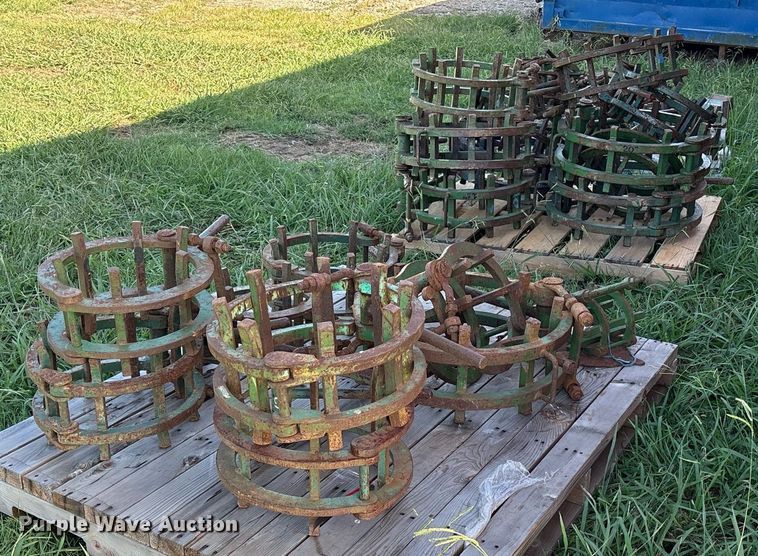 image for item DY0736 Approximately 34 pipe welding clamps