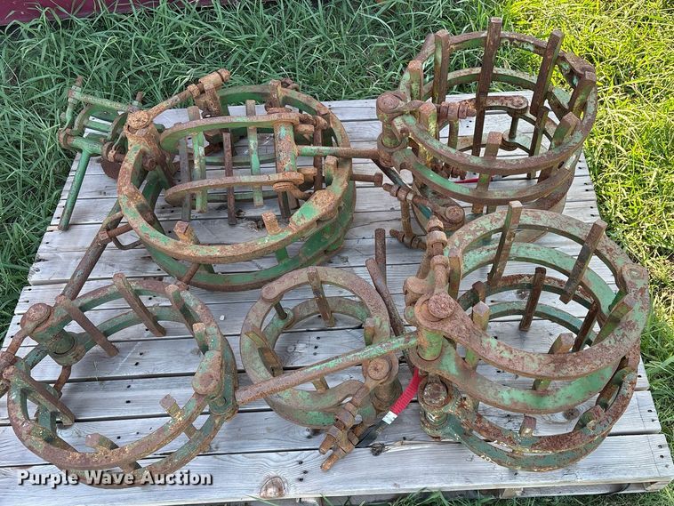 image for item DY0736 Approximately 34 pipe welding clamps