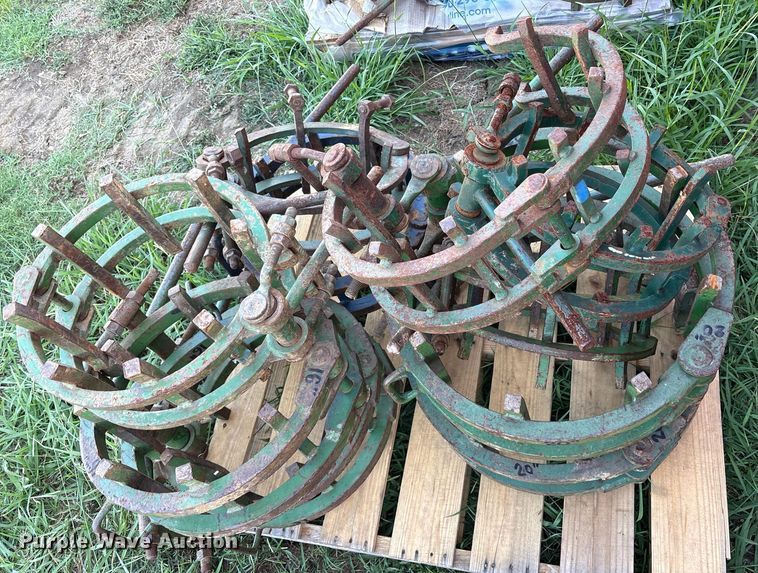 image for item DY0736 Approximately 34 pipe welding clamps